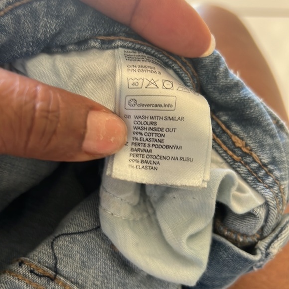 H&M Distressed jeans. - Picture 6 of 7